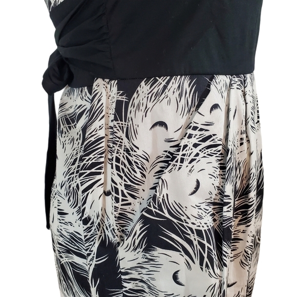 B. Smart Black & White Sheath Trumpet Dress - Picture 4 of 7